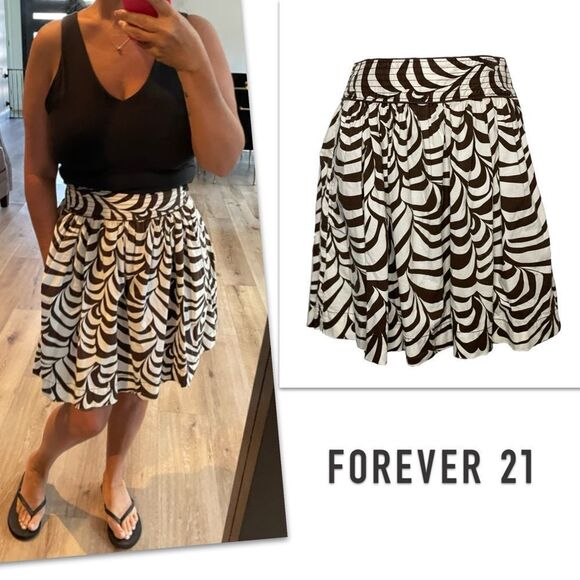 Forever 21 High Waisted Pleated Skirt - Picture 1 of 11